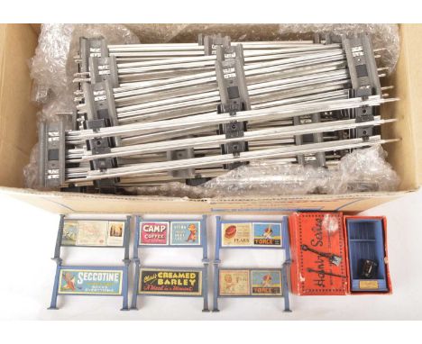 Hornby 0 Gauge Station Hoardings - Railway accessories and modern 3-rail straight track (29),  consisting of a pre-war box of