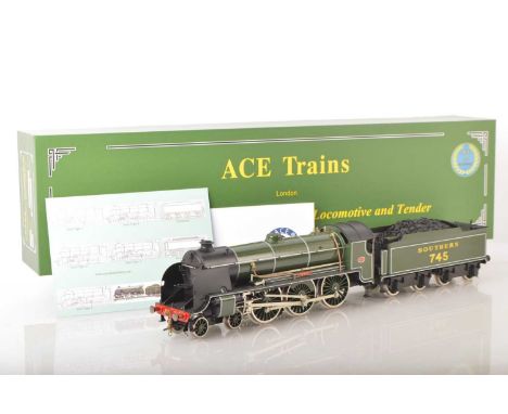V Ace 0 Gauge Modern issue E/34 4-6-0 Loco & Tender Southern lined green King Arthur class 'Tintagel' No.745, 2/3 rail electr