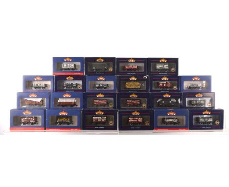 Bachmann 00 Gauge boxed Private Owners Open Wagons and other Goods wagons (22), 16 Private Owners wagons (all different), GW 