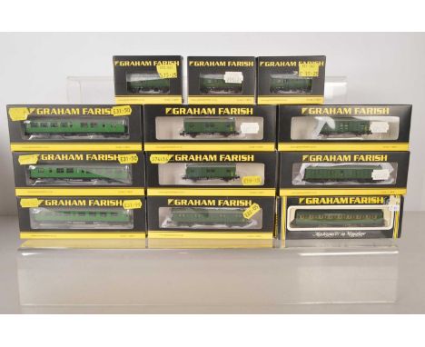 Graham Farish by Bachmann and Graham Farish N Gauge BR/SR  Coaches and Horse Boxes (12), all boxed, Farish by Bachmann, lugga