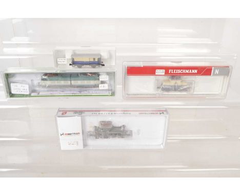Continental N Gauge Electric Locomotives and Coach, (4),  all three cased, Arnold HN2532 E656 472 of the FS Italy in green/gr