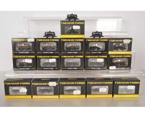 N Gauge Graham Farish by Bachmann 14T Tank Wagons (19), mainly boxed, 373-652 Bitumuls in black (5) , 373-651 Shell Electrica