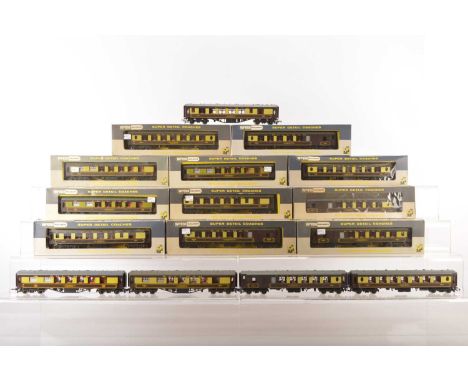 Wrenn 00 Gauge boxed and unboxed chocolate and cream Pullman Cars (16), comprising W6012 Golden Arrow 'Pegasus' (2), W6002A '