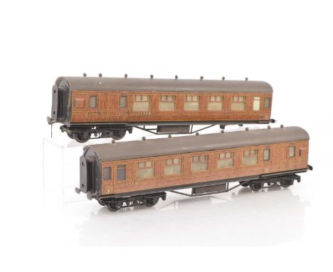 Leeds (LMC) 0 Gauge pair of LNER Bakelite Passenger coaches All 3rd brake end No.5338 light damage to one roof corner, furthe