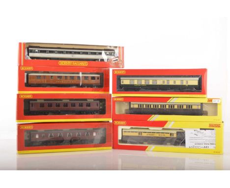 Hornby 00 Gauge Boxed Coaches various Regions including a Camping Coach (7), R4234 BR ex LMS maroon Corridor 1st Class, R4235