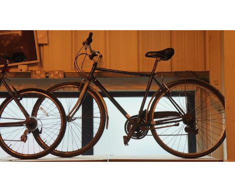 A 21 inch bike frame unnamed vintage push bike, with 18 gears, Shimano light action shifters, cable V brakes and a kick stand