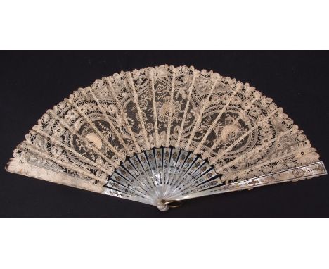 19th century Continental mother of pearl and gilt highlighted 18 stick fan, with pierced and tri-gilt detail to a floral lace