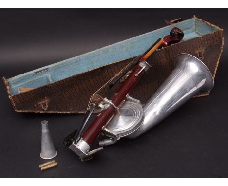 Cased vintage Stroviols 4-string phono-fiddle plus two bows in fitted leather effect case, the instrument 23ins long  