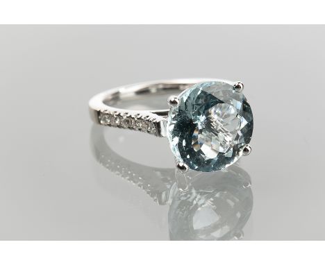 IMPRESSIVE EIGHTEEN CARAT AQUAMARINE AND DIAMOND RING 
set with a single brilliant cut aquamarine of approximately 5.29 carat