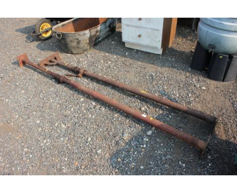 Two acrow props