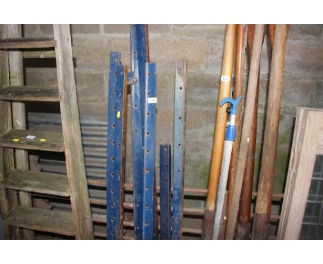 A quantity of metal sash clamps