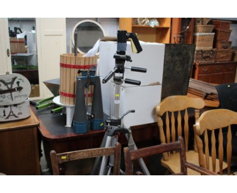 A pair of Tohyoh 20 x 80 binoculars and a large tripod