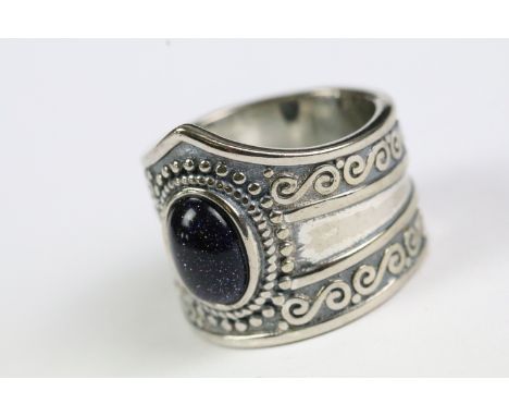 A ladies silver and amethyst ring, marked 925 to the shank. 