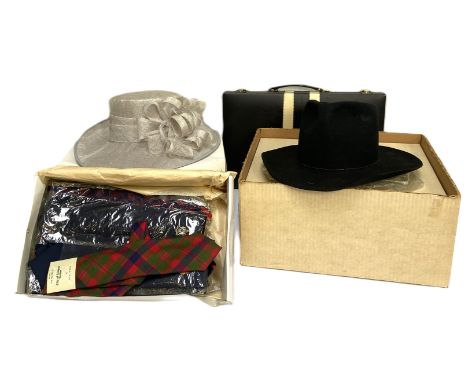 Assorted hats, including a Texas Hatters &lsquo;Stetson&rsquo; in black felt, XL, with original case, a similar smaller ladie