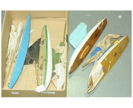 Bowman &amp; Star Yachts a group of 4x. Bowman racing yacht "Gull" white &amp; light blue - 45cm long, Bowman racing yacht - 
