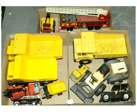 Tonka Toys &amp; Remco group of unboxed vehicles. To include 3x large scale Tonka Dump Trucks, Tonka 4x wheeled Bucket Loader