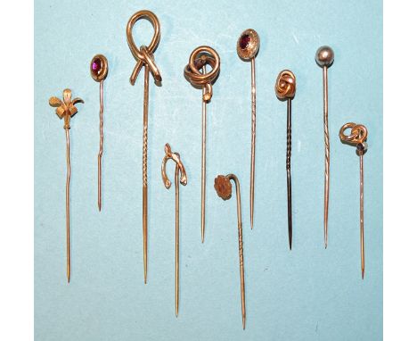 An unmarked yellow metal knot stick pin and nine other stick pins, 12.8g, (10). 