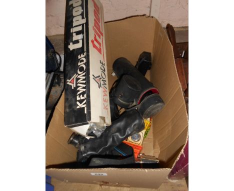 A box of assorted items TBS A box containing a quantity of assorted collectable items including vintage cameras, lens, etc.