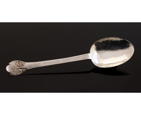 A Charles II silver reeded rat tail lace back trefid spoon, stamped with three Fleur de Lys and "S" mark probably East Anglia