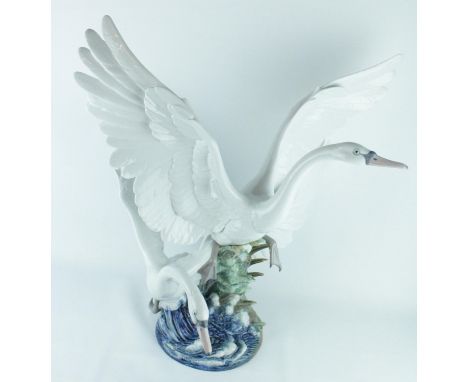 Lladro 'Swans Take Flight' Figure, Sculptor: Salvador Debón. Model 01005912, Introduced in 1992. 64cm in height 70cm in width