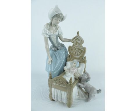 Lladro 'Dutch Mother' Figurine, Sculptor: Salvador Debón. Model 01005083, Introduced in 1980 and Retired in 1983. 30cm in hei