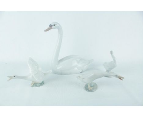 Lladro Collection of 3 Swans and a Goose. Condition - Unboxed Good Overall 