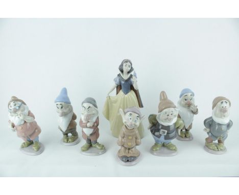 Lladro 'Snow White &amp; The Seven Dwarfs' From the Disney Collection to include Snow White Model 01007555 with Backstamp, Sc