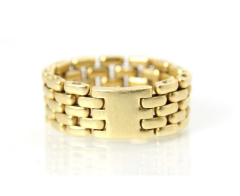 A yellow metal ‘gate link’ ring, the links with plain polished section, ring size M, stamped ‘750’ 8gms 