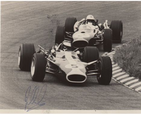 CLARK JIM: (1936-1968) British Formula One Motor Racing Driver, World Champion 1963 & 1965. Vintage signed 7 x 5.5 photograph
