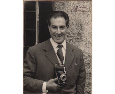 BARON: (1906-1956) Stirling Henry Nahum. British Society and Court Photographer. Vintage signed 6 x 8 photograph of Baron sta