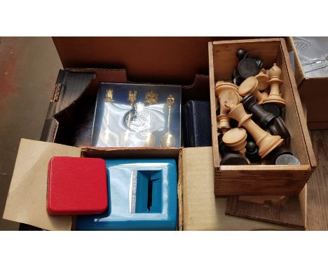 Collectables to include 2 draughtsmans sets, teaspoons, Paterson Trident viewer, Hearts of Oak Benefit Society medal, a handh