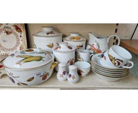 Selection of Royal Worcester oven to table ware approx. 17 pieces 