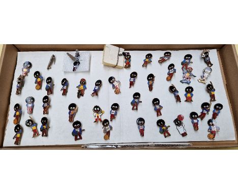 A collection of Robertson's jam badges. Notice from the the-saleroom.com: These items are listed on the basis they are illust