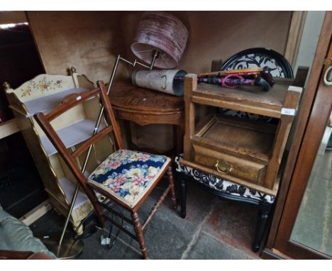 Assorted furniture comprising an oak side table, two chairs, a table and a lamp. 