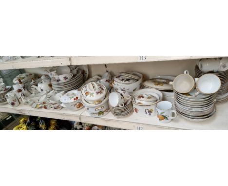 Royal Worcester Evesham dinner ware - approx. 120 pieces 