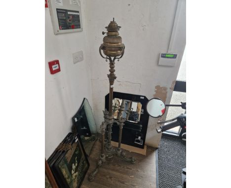 A Victorian brass adjustable oil lamp. 