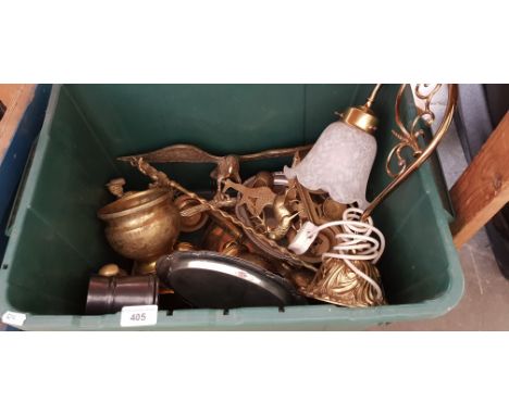 A box of metal ware including brass and a table lamp 
