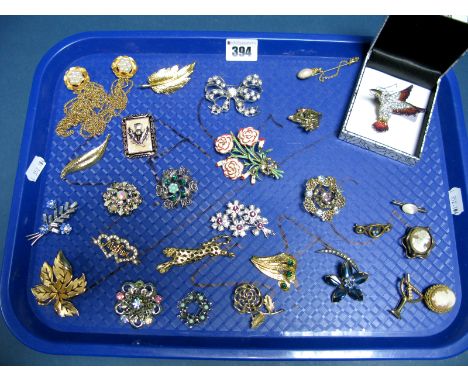 A Collection of Assorted Costume Brooches, including vintage cameos, diamanté hummingbird etc:- One Tray