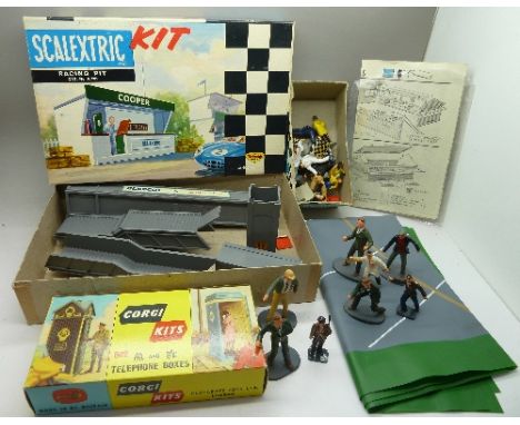 A Scalextric model motor racing do-it-yourself kit, Silverstone Circuit Racing Set