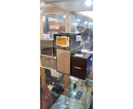 QUANTITY OF CASIO AND OTHER WATCHES 