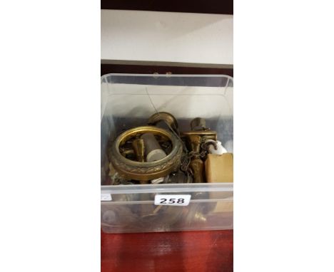 TUB LOT OF OLD BRASS LIGHT FITTINGS ETC