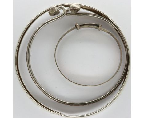 Three 925 silver and white metal bangles, largest D: 70 mm. UK P&amp;P Group 0 (£6+VAT for the first lot and £1+VAT for subse