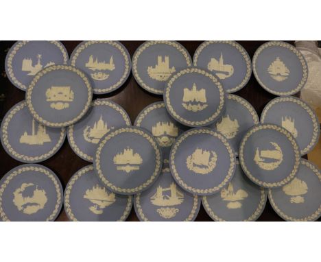 Twenty Wedgwood Christmas plates, 1969-1988, no cracks or chips. Not available for in-house P&amp;P 