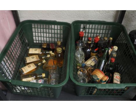 Mixed miniatures including whisky and shot glasses. UK P&amp;P Group 2 (£20+VAT for the first lot and £4+VAT for subsequent l