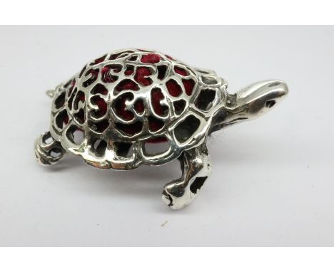 925 silver diminutive tortoise pin cushion, L: 35 mm. UK P&amp;P Group 0 (£6+VAT for the first lot and £1+VAT for subsequent 