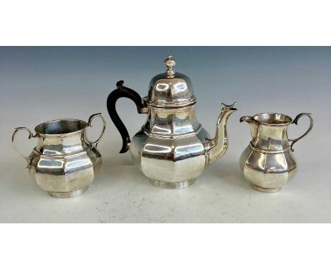 A George V silver three-piece coffee set, comprising; coffee pot having a hinged domed cover with acorn finial, and S-scroll 