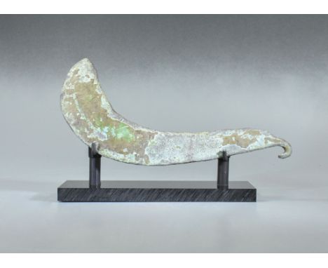 Ca. 2000 BC.Lovely example of European Bronze Age weaponry. A cast sickle blade with raised rear border to the upper surface,