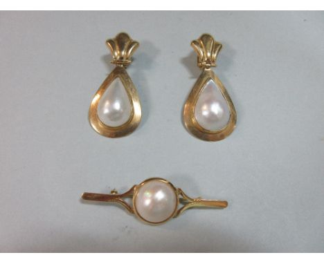 A pair of Italian mabé pearl and 18ct gold earpendants, and a similar brooch, each earring with a pear shaped mabé pearl in a