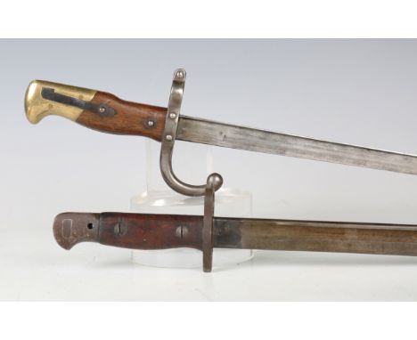 A First World War period 1907 pattern bayonet by Wilkinson, blade length 43.5cm, with steel mounted scabbard with blackened f