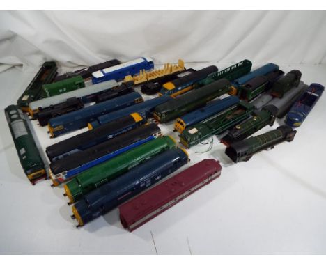 Model Railways -  Hornby and Tri-Ang in excess of 25 locomotive bodies, tenders and chassis in good to near mint conditions E